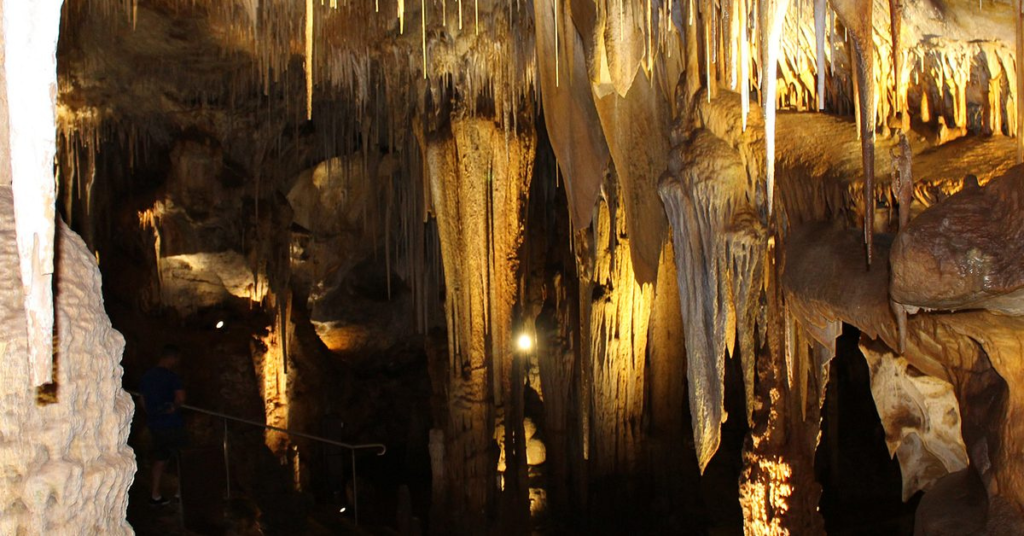 Tantanoola Cave